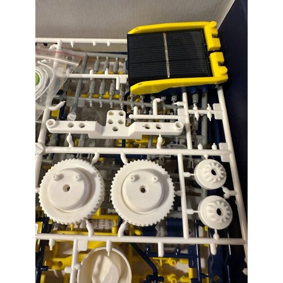 STEM solar robot build and learn - Picture 8 of 10